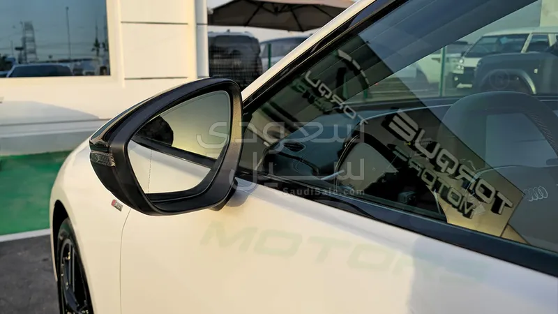 2025 اودي اي 5 45 تي اف اس اي اس لاين