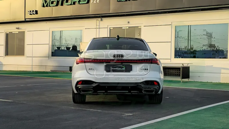 2025 اودي اي 5 45 تي اف اس اي اس لاين