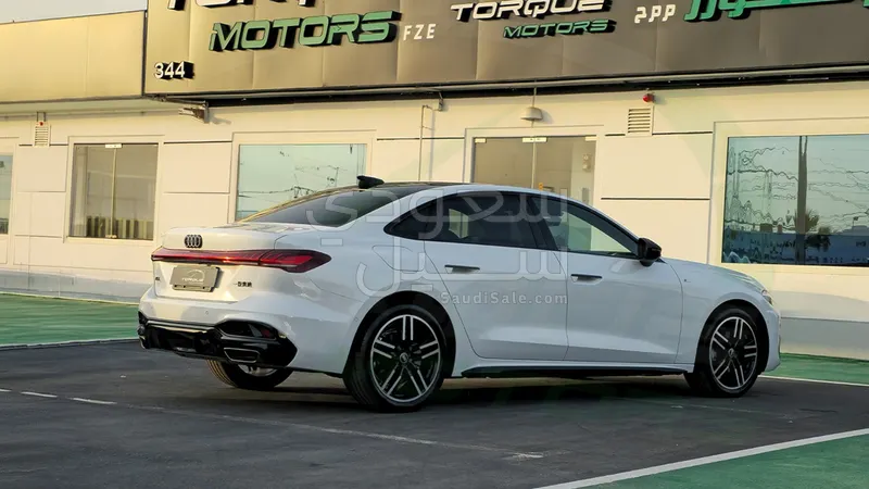 2025 اودي اي 5 45 تي اف اس اي اس لاين