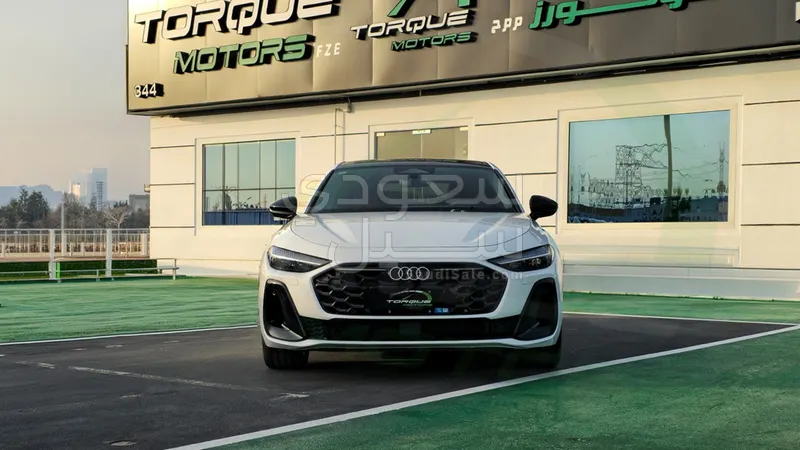 2025 اودي اي 5 45 تي اف اس اي اس لاين