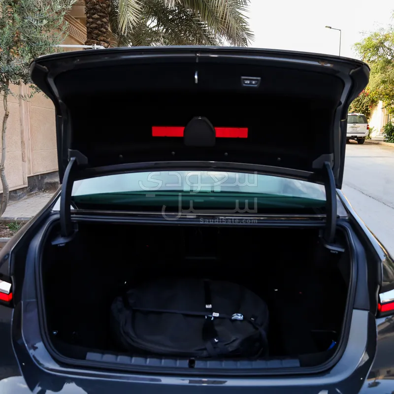 2023 بي ام دبليو الفئة السابعة 735أي