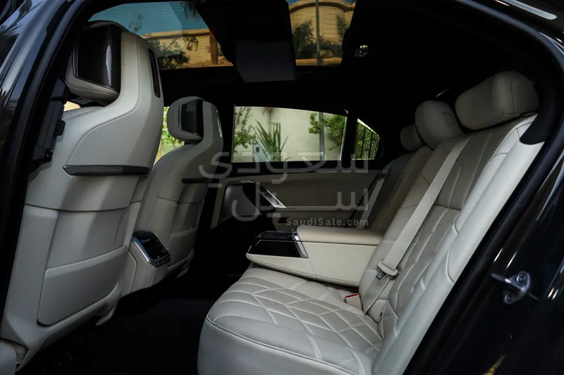 2023 بي ام دبليو الفئة السابعة 735أي