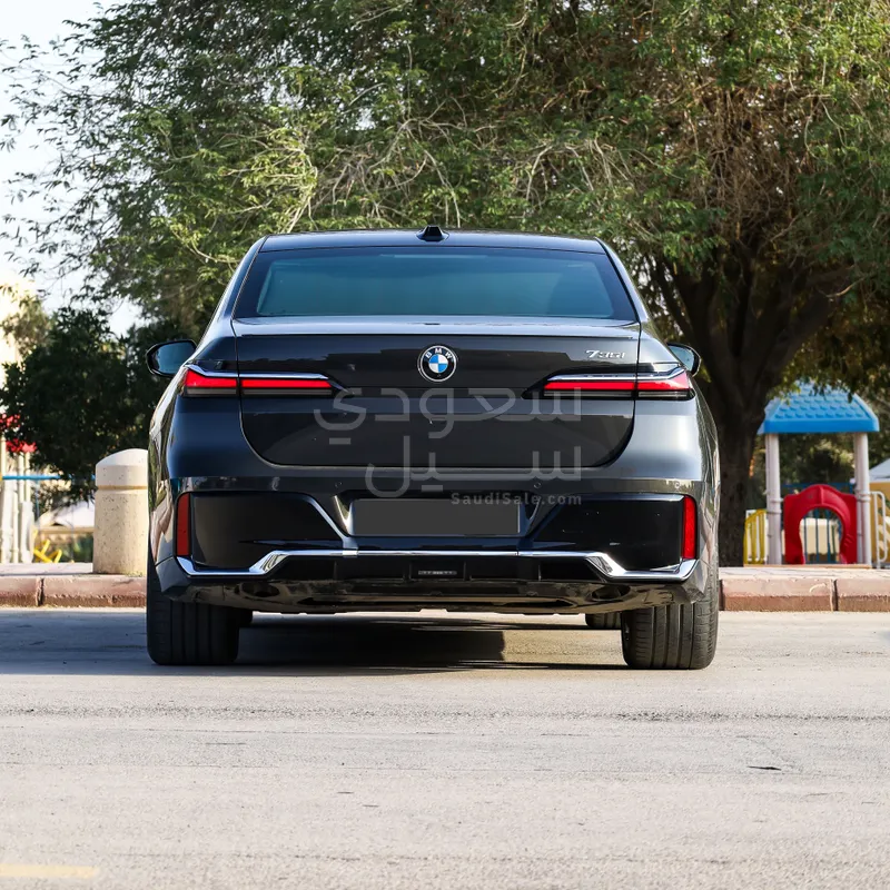 2023 بي ام دبليو الفئة السابعة 735أي