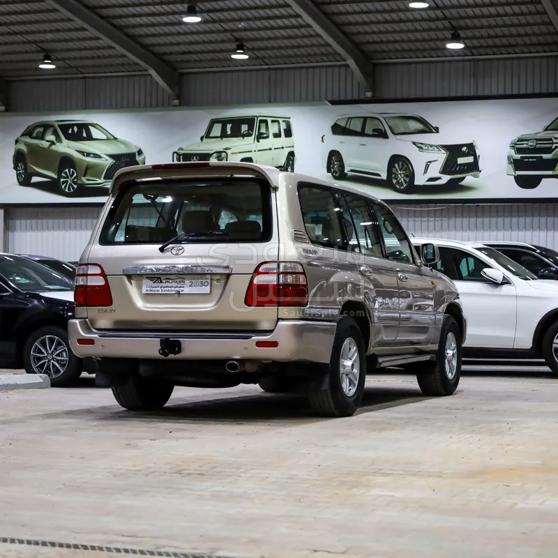 2004 تويوتا لاند كروزر جي اكس ار