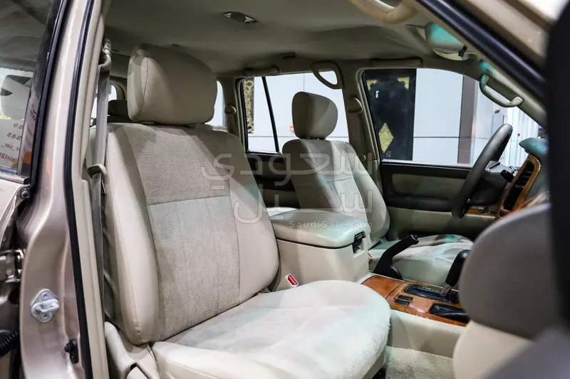 2004 تويوتا لاند كروزر جي اكس ار