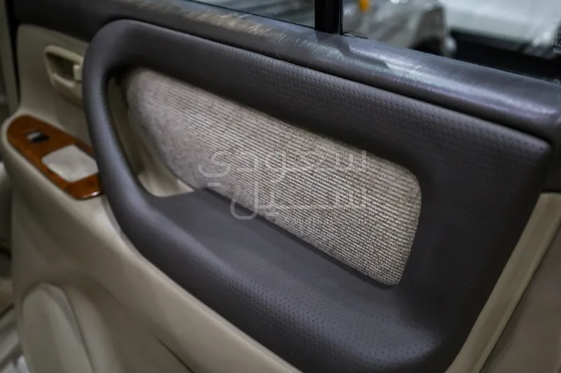 2004 تويوتا لاند كروزر جي اكس ار