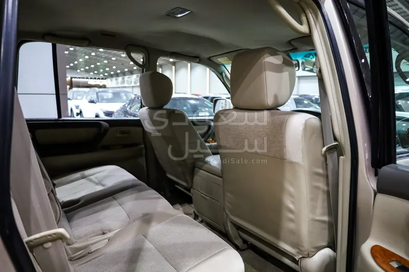 2004 تويوتا لاند كروزر جي اكس ار