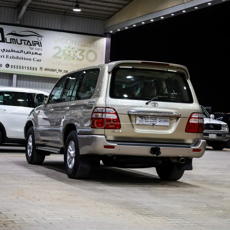 2004 تويوتا لاند كروزر جي اكس ار