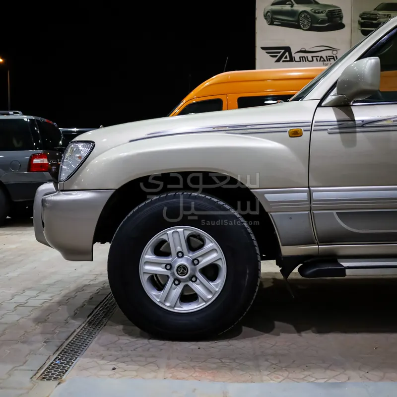 2004 تويوتا لاند كروزر جي اكس ار