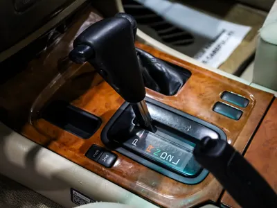 2004 تويوتا لاند كروزر جي اكس ار