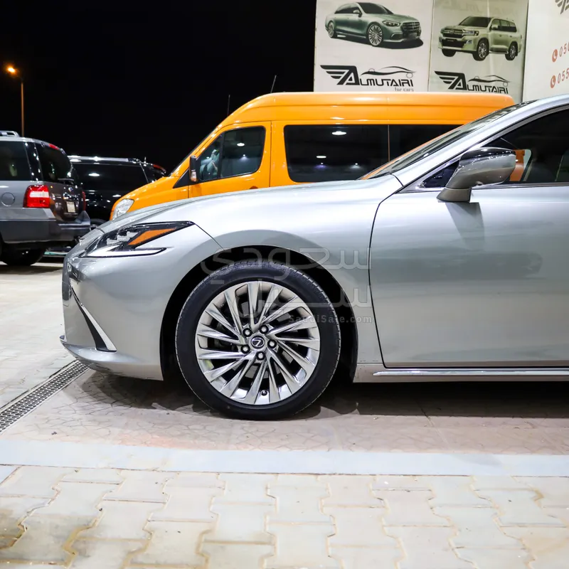 2023 لكزس إي إس 350 دي دي