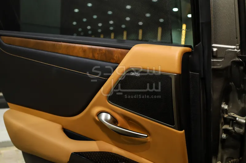 2023 لكزس إي إس 350 دي دي