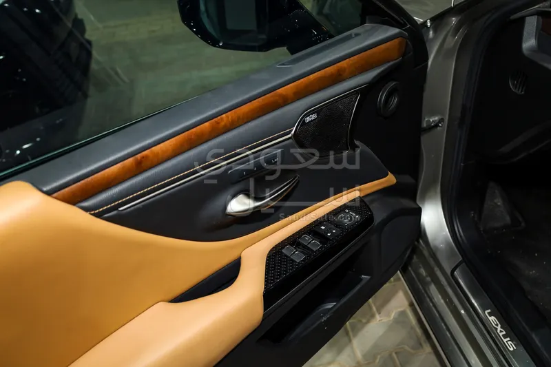 2023 لكزس إي إس 350 دي دي