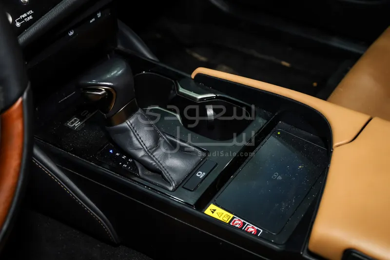 2023 لكزس إي إس 350 دي دي