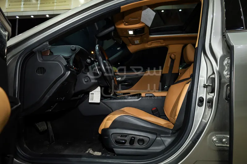 2023 لكزس إي إس 350 دي دي