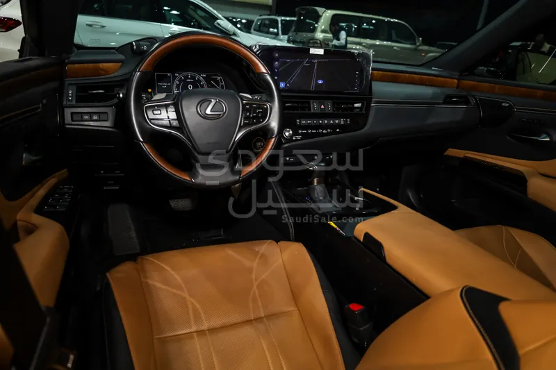 2023 لكزس إي إس 350 دي دي