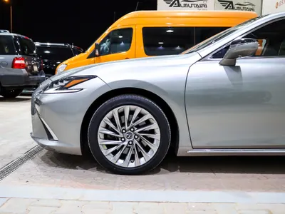 2023 لكزس إي إس 350 دي دي