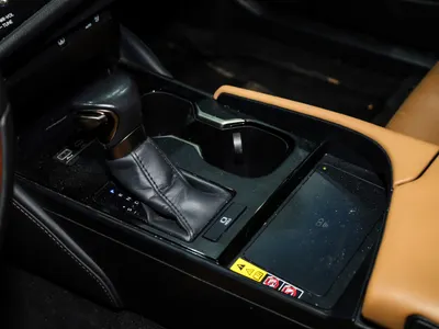 2023 لكزس إي إس 350 دي دي