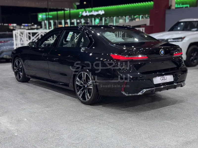 2026 بي ام دبليو الفئة السابعة 735أي