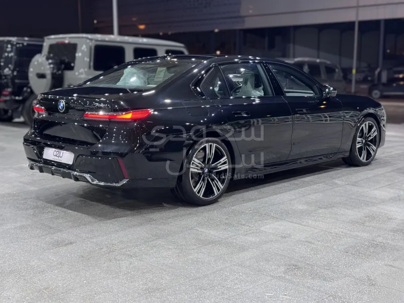 2026 بي ام دبليو الفئة السابعة 735أي