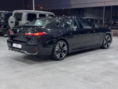 2026 بي ام دبليو الفئة السابعة 735أي