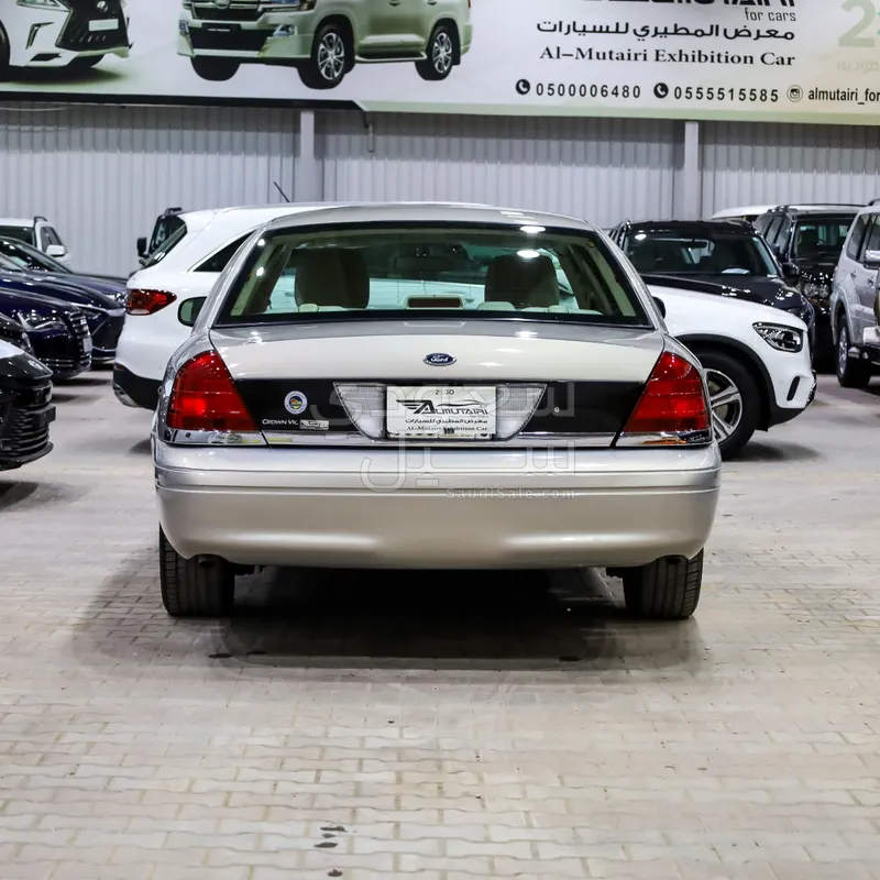 2011 فورد كراون فكتوريا