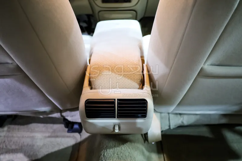 2011 فورد كراون فكتوريا