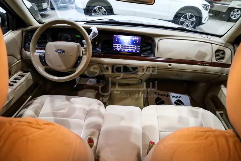 2011 فورد كراون فكتوريا