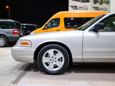 2011 فورد كراون فكتوريا