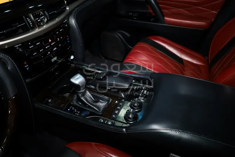 2016 لكزس إل إكس 570