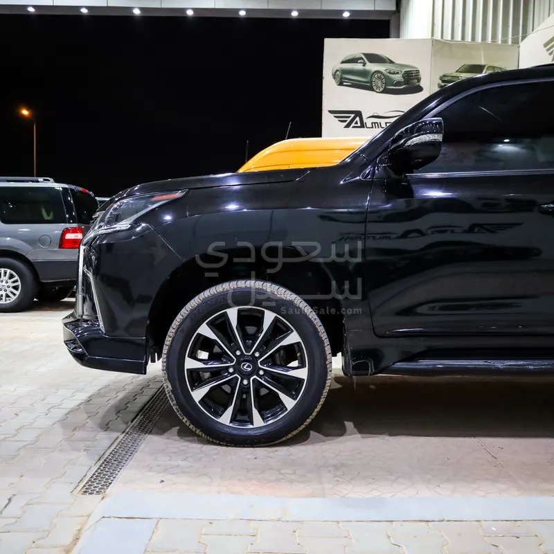 2016 لكزس إل إكس 570