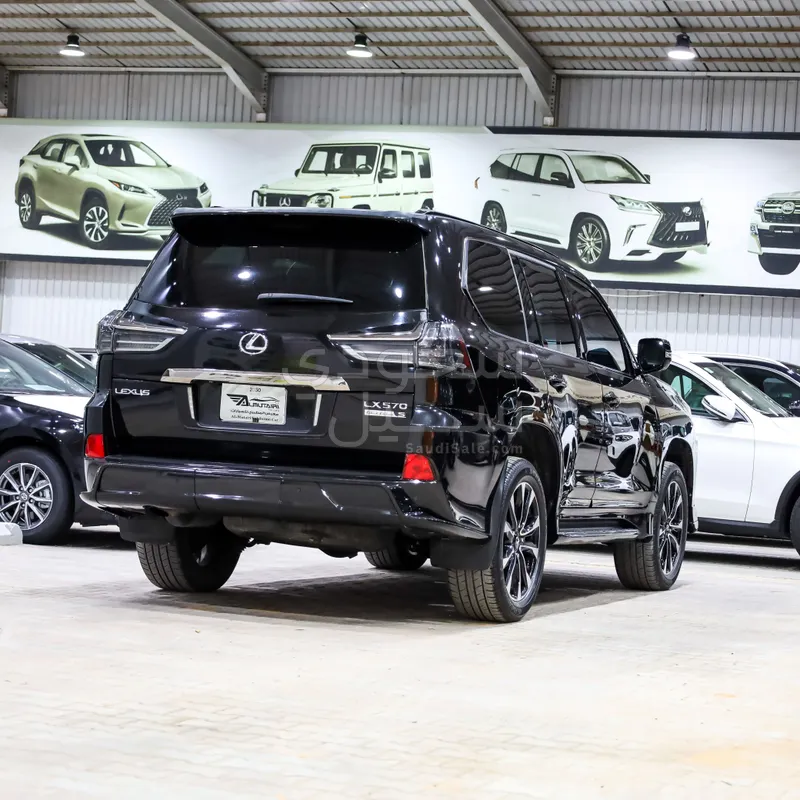 2016 لكزس إل إكس 570