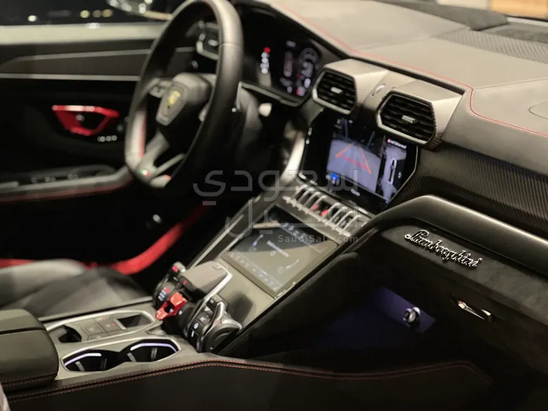 2023 لمبرجيني اوروس بيرفورمانتي