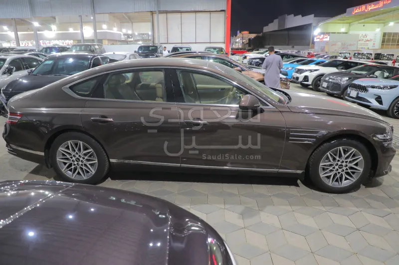 2025 جينيسيس جي 80