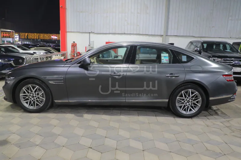 2025 جينيسيس جي 80