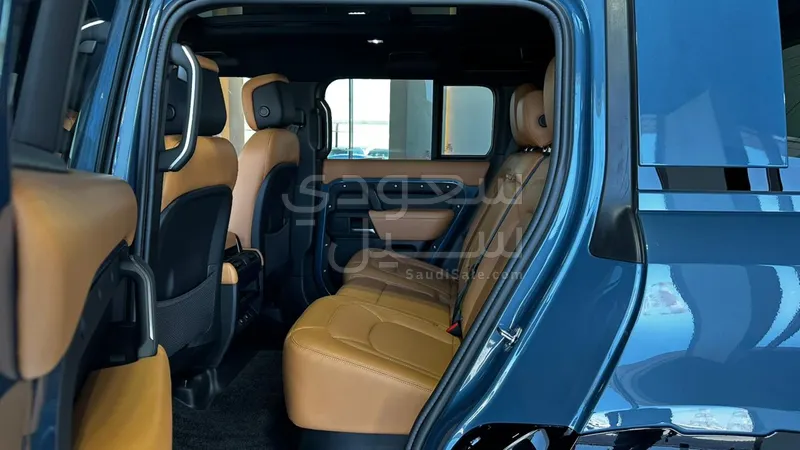 2025 لاند روفر ديفيندر اكس داينمك