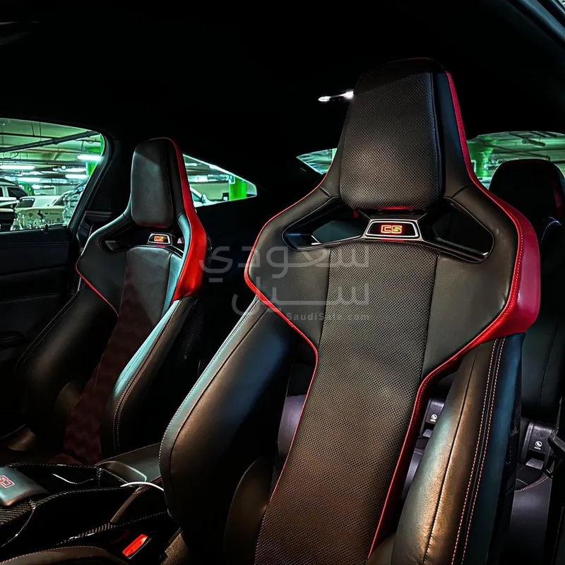 2025 بي ام دبليو الفئة ام ام 4 سي إس