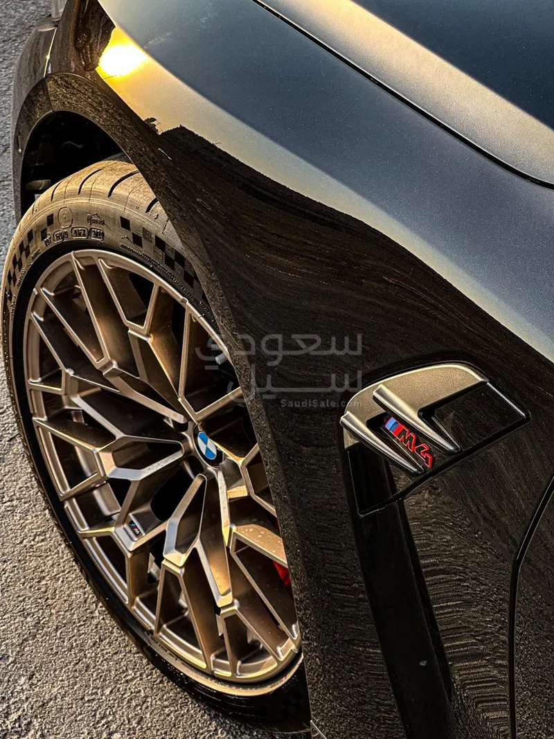 2025 بي ام دبليو الفئة ام ام 4 سي إس