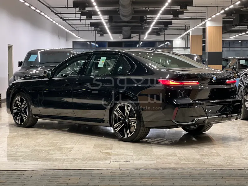 2026 بي ام دبليو الفئة السابعة 735أي