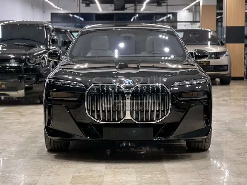 2026 بي ام دبليو الفئة السابعة 735أي