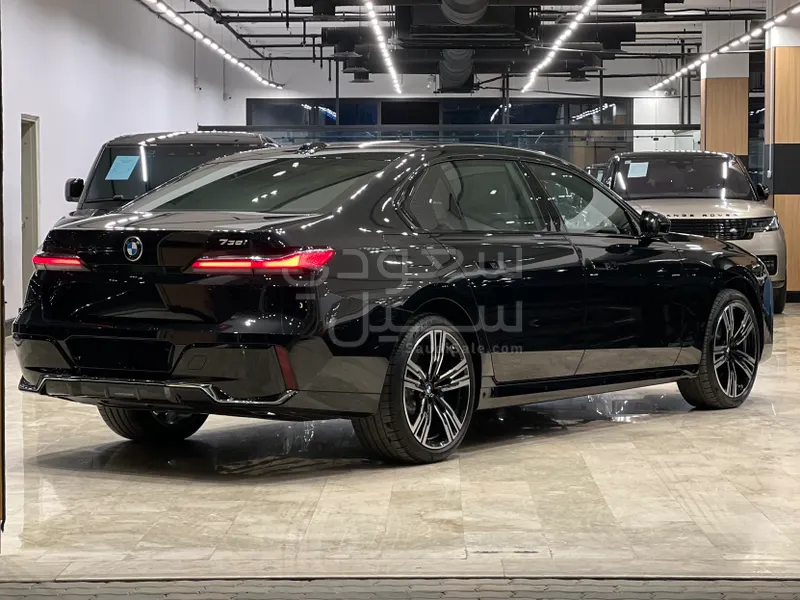 2026 بي ام دبليو الفئة السابعة 735أي