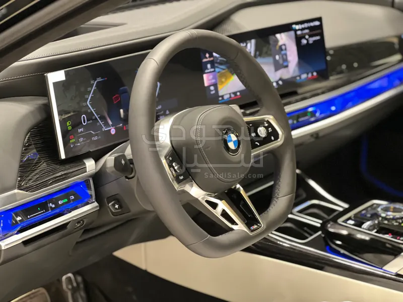 2026 بي ام دبليو الفئة السابعة 735أي