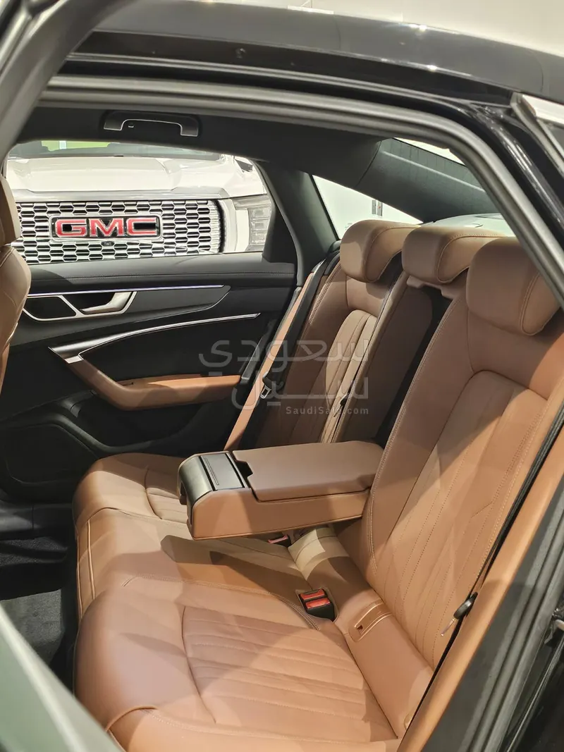 2025 اودي اي 6 40 تي اف اس اي