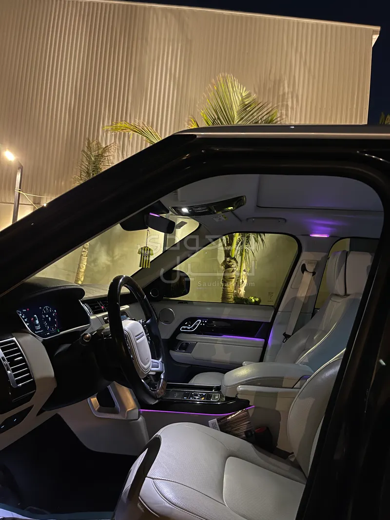 2019 لاند روفر رينج روفر فوج اس اي سوبر تشارج