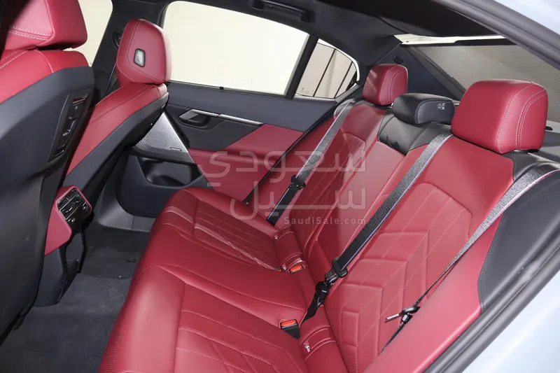 2026 BMW 5 Series 520i Mkit