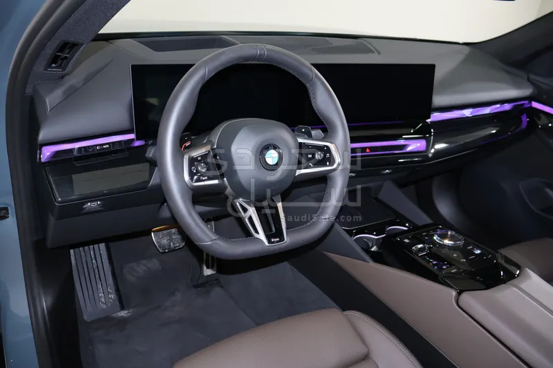 2025 بي ام دبليو الفئة الخامسة 520 أي إم كت