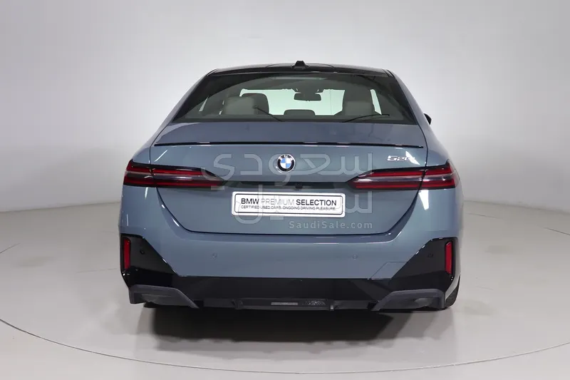 2025 بي ام دبليو الفئة الخامسة 520 أي إم كت