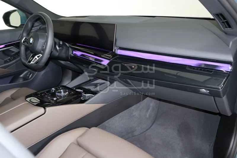 2025 بي ام دبليو الفئة الخامسة 520 أي إم كت