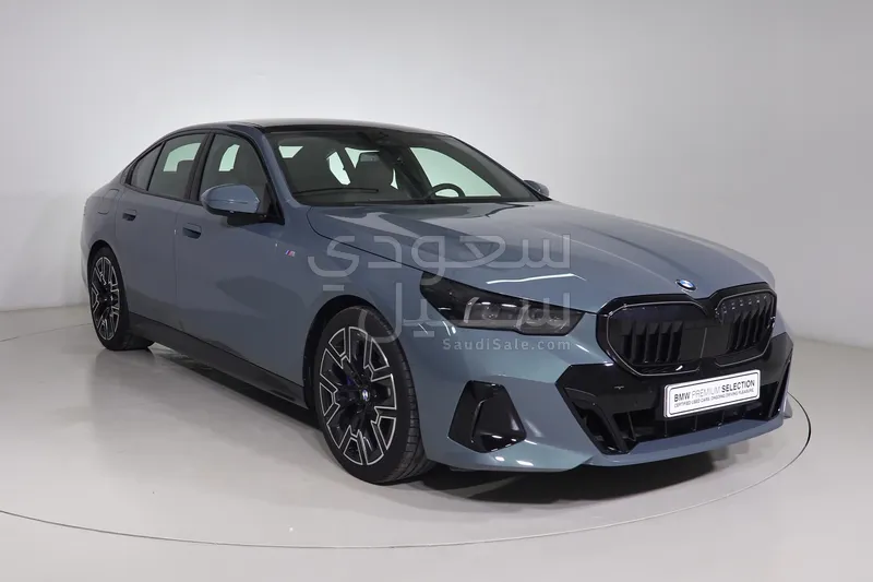 2025 بي ام دبليو الفئة الخامسة 520 أي إم كت