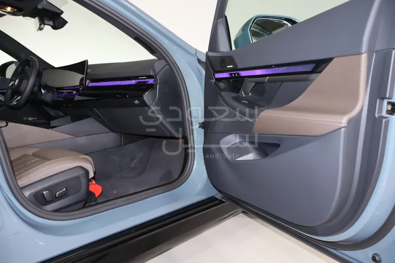 2025 بي ام دبليو الفئة الخامسة 520 أي إم كت